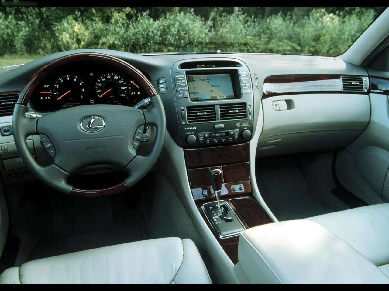 Lexus LS430 (2001) – interiér