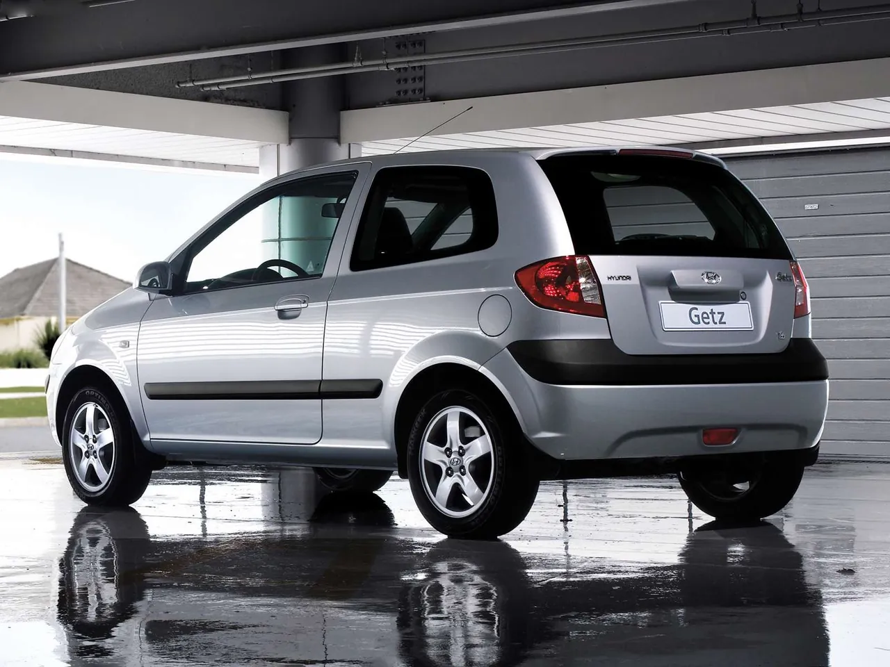 Hyundai Getz (2006) – zadní tříčtvrteční pohled