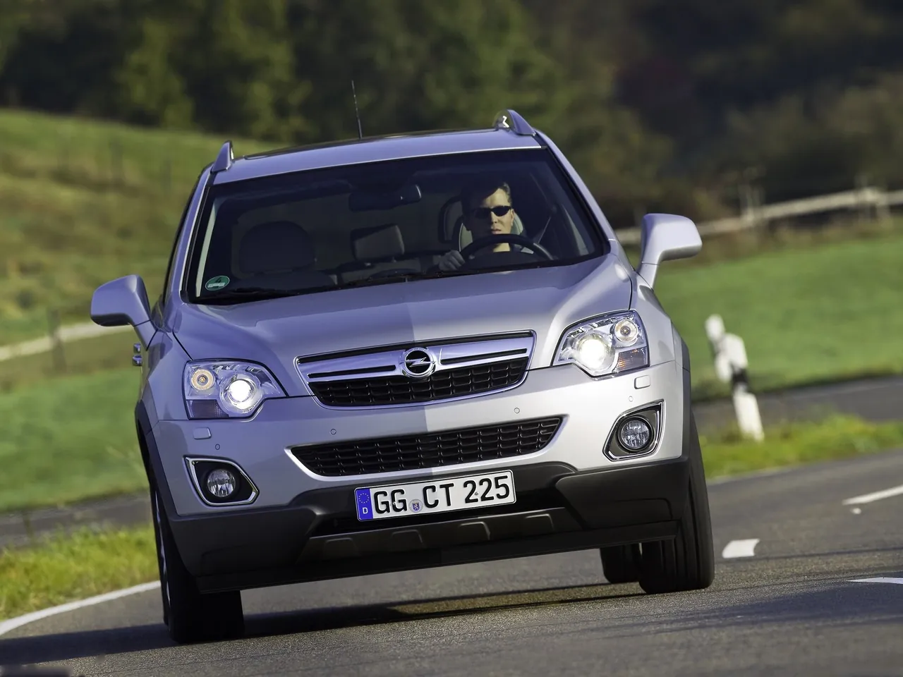 Opel Antara (2011) - Front