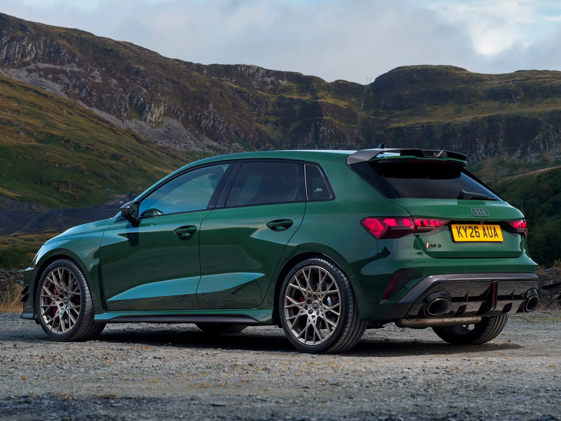 Audi RS3 Sportback competition limited [UK] (2026) – zadní tříčtvrteční pohled