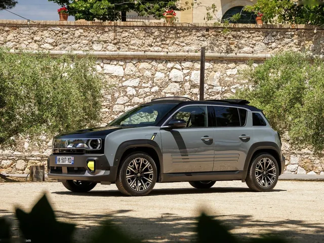 Renault 4 E-Tech Plein Sud (2026)