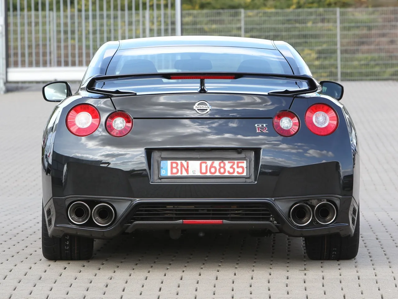 Nissan GT-R (2012) - Rear