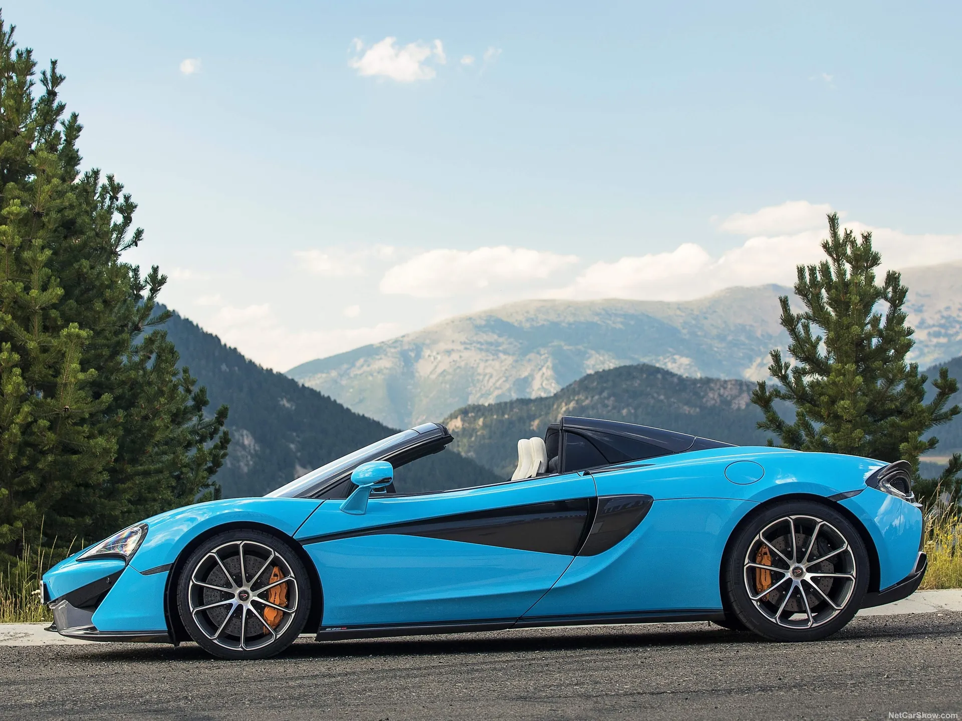McLaren 570S Spider (2018) – boční profil
