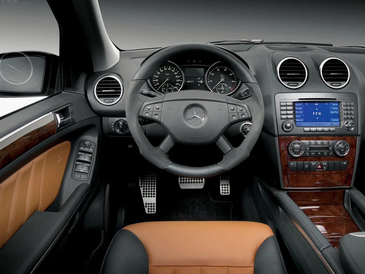 Carlsson Mercedes-Benz M-Class (2006) – interiér