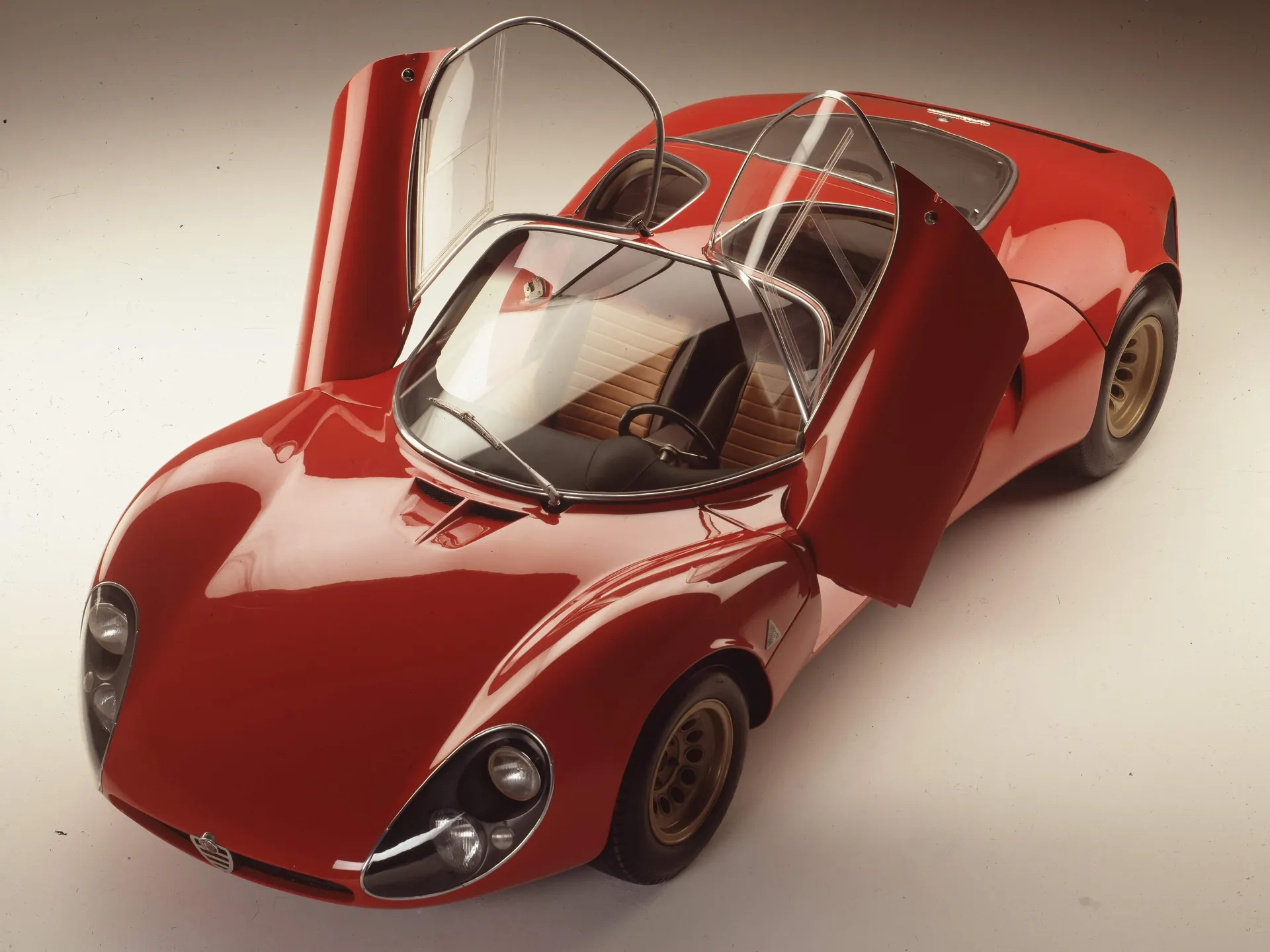 Alfa Romeo 33 Stradale (1967) – přední tříčtvrteční pohled