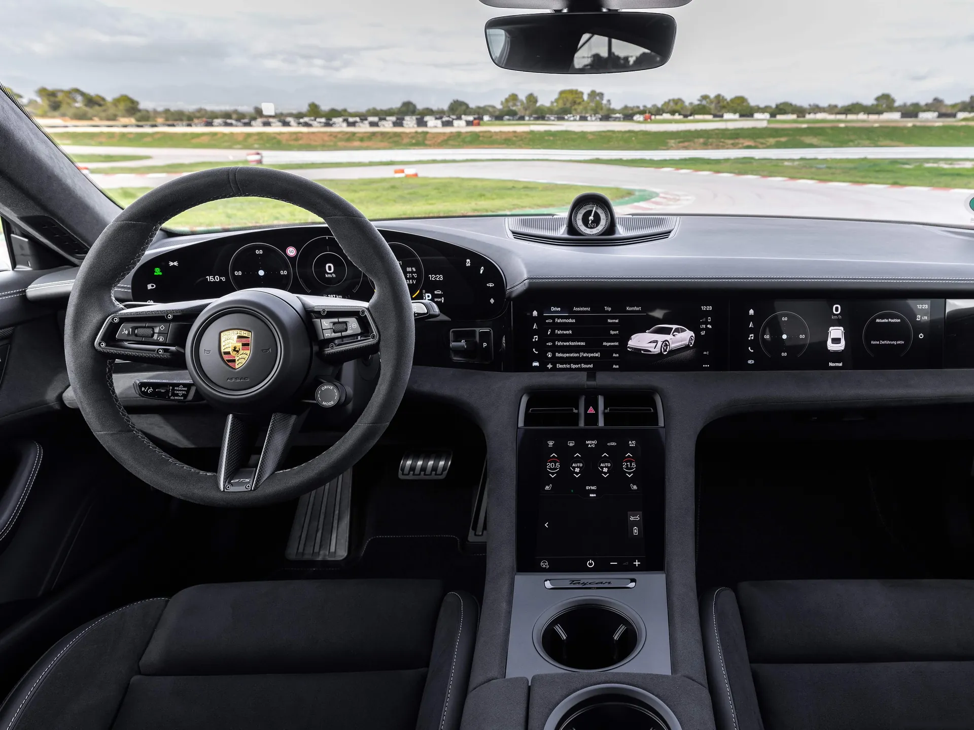 Porsche Taycan GTS (2022) - Interior