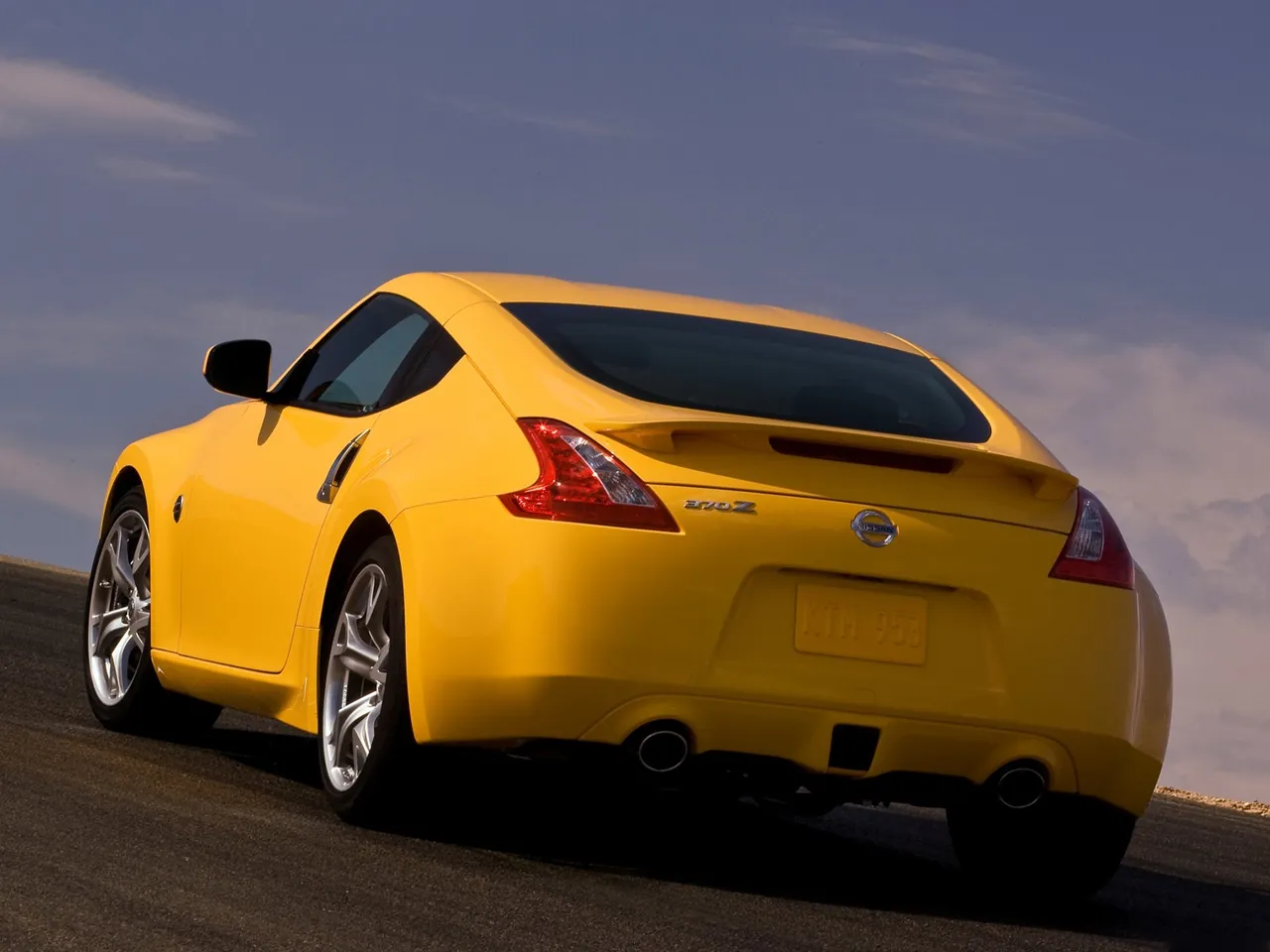 Nissan 370Z (2009) – zadní tříčtvrteční pohled