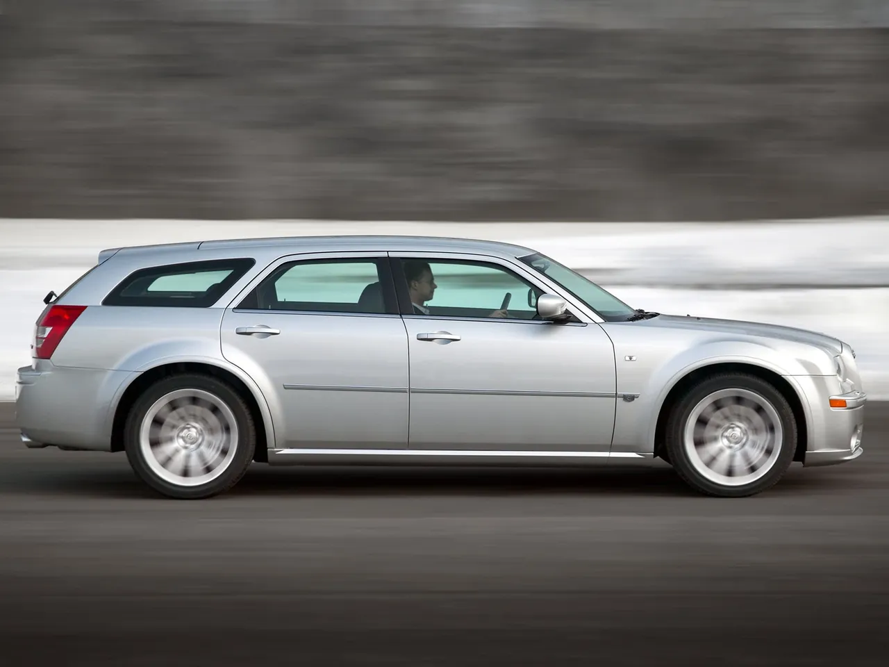Chrysler 300C SRT8 Touring (2006) – boční profil