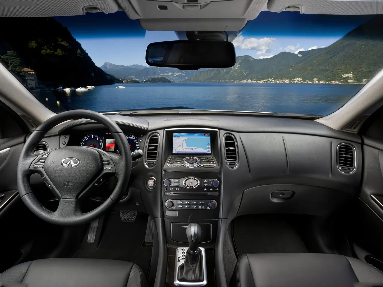 Infiniti EX30d (2011) – interiér