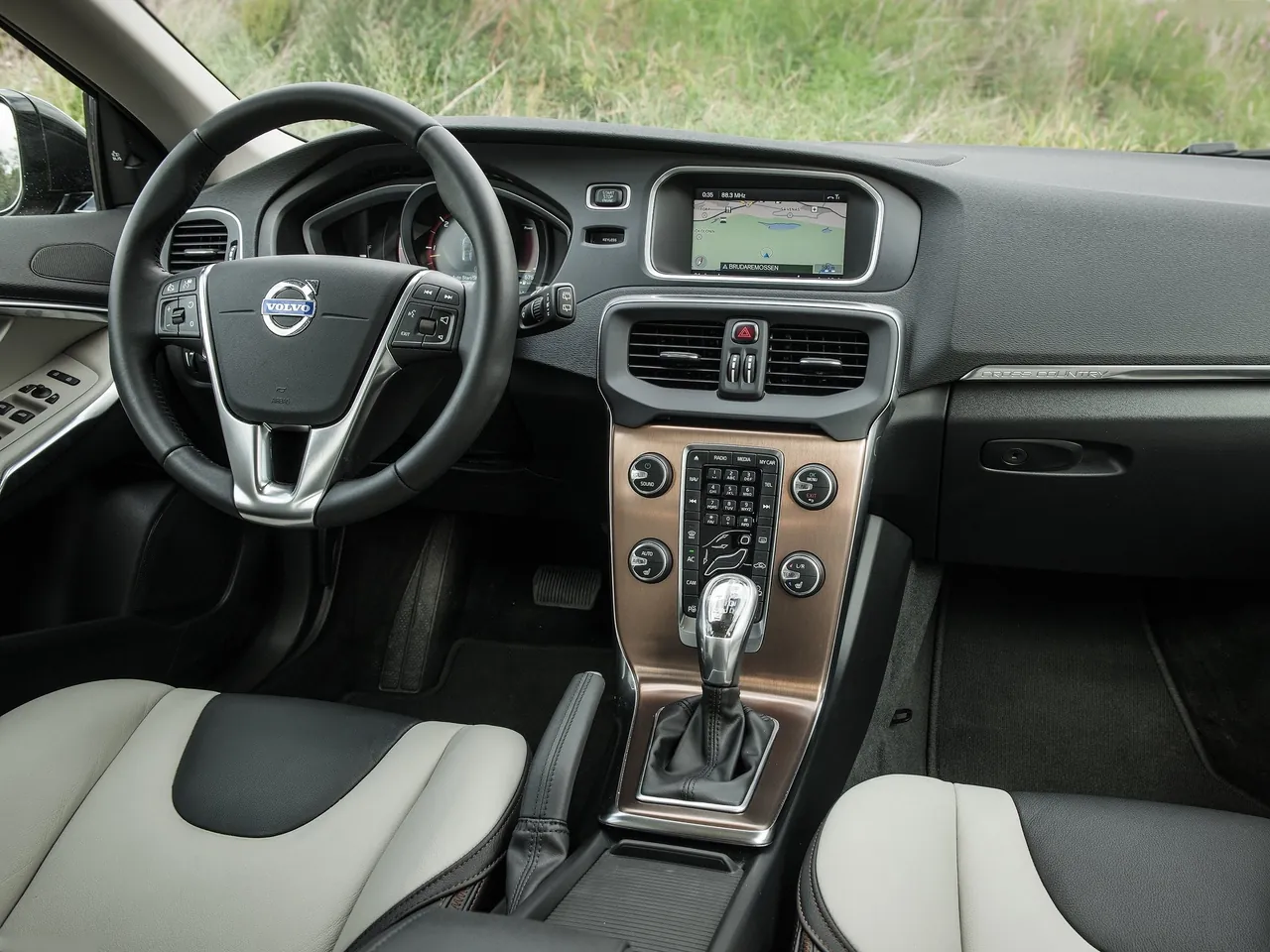 Volvo V40 Cross Country (2014) – interiér