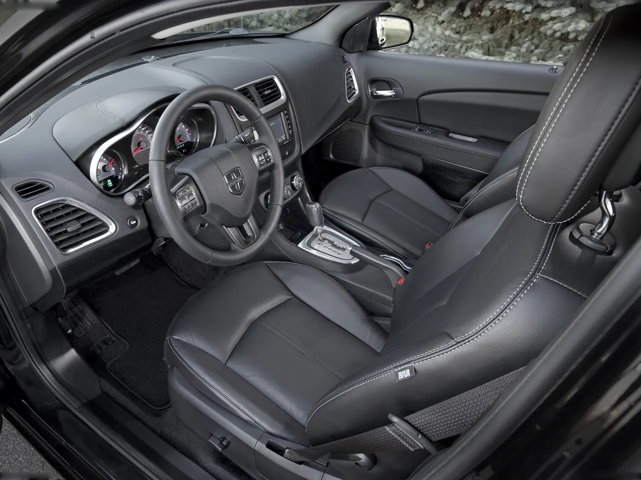 Dodge Avenger (2011) – interiér