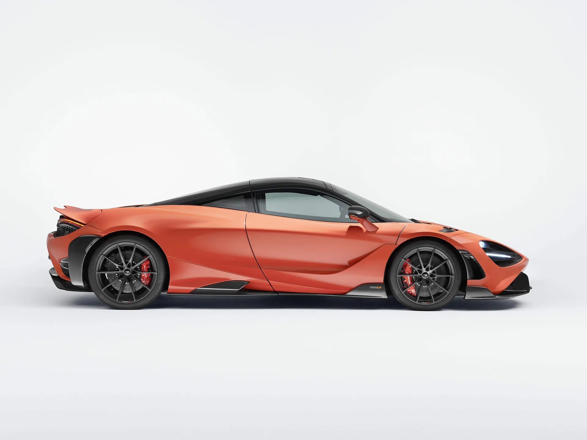 McLaren 765LT (2021) – boční profil