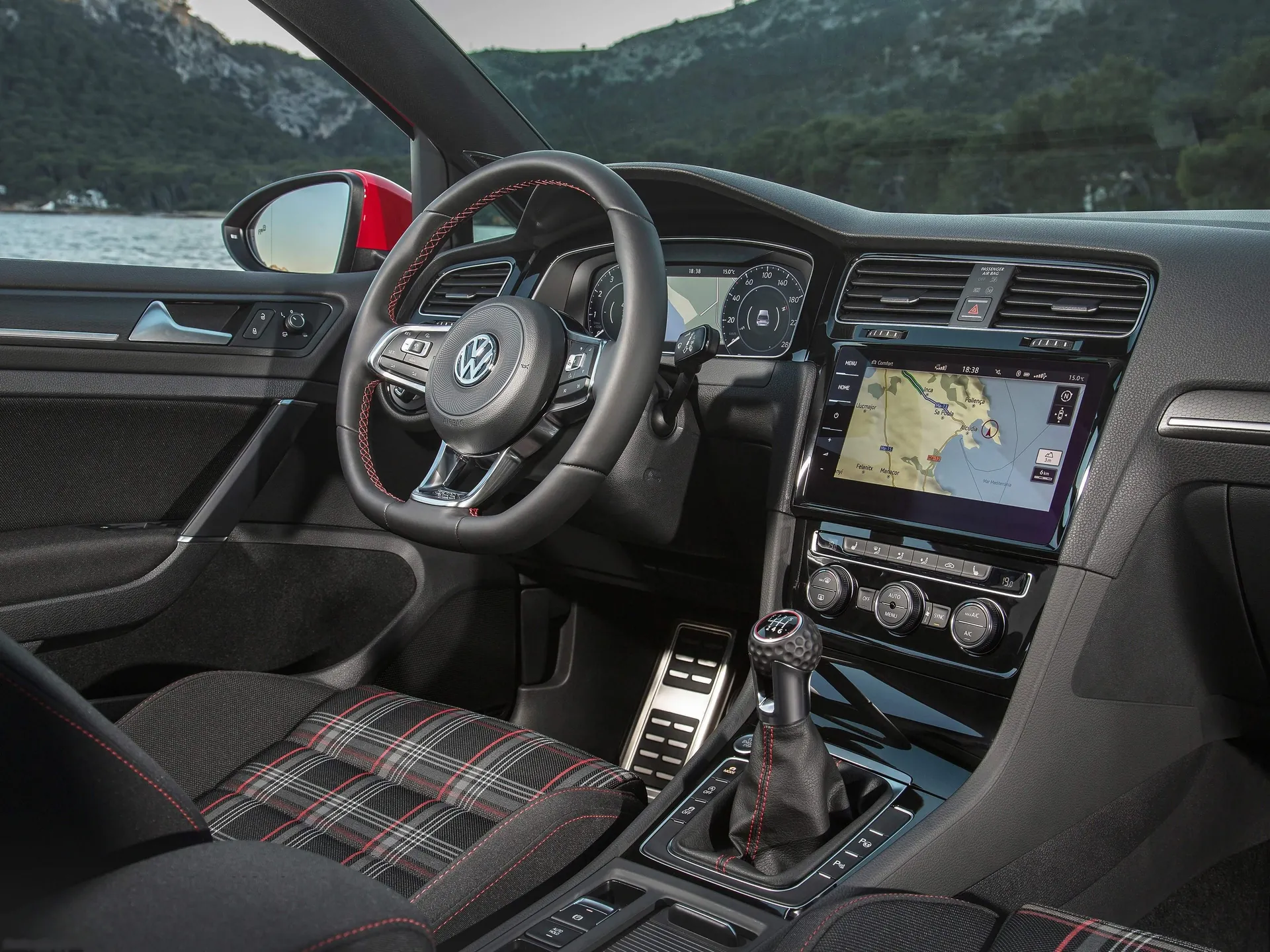 Volkswagen Golf GTI Performance (2017) – interiér