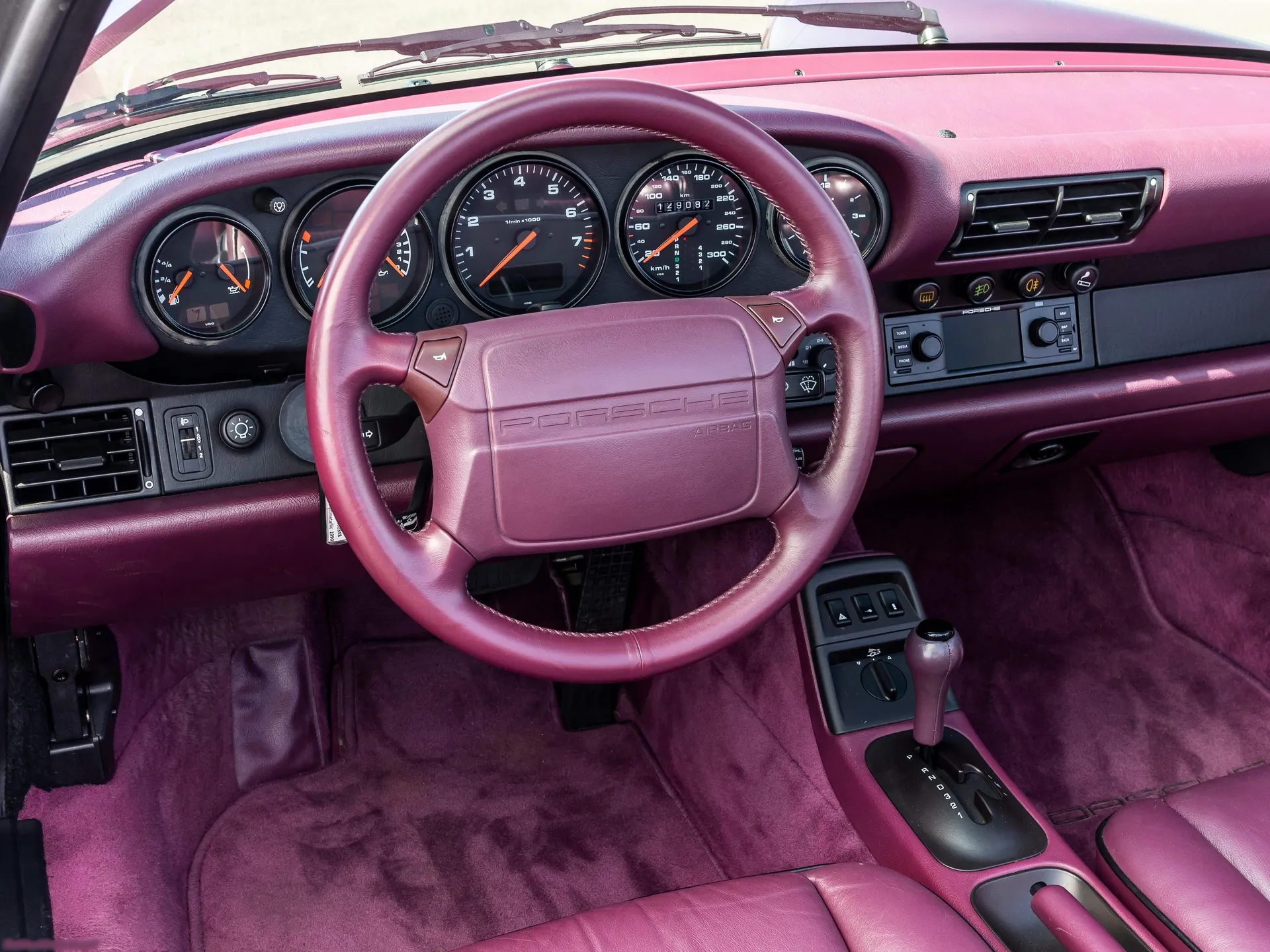 Porsche 911 Carrera 2 Cabrio (1993) - Interior