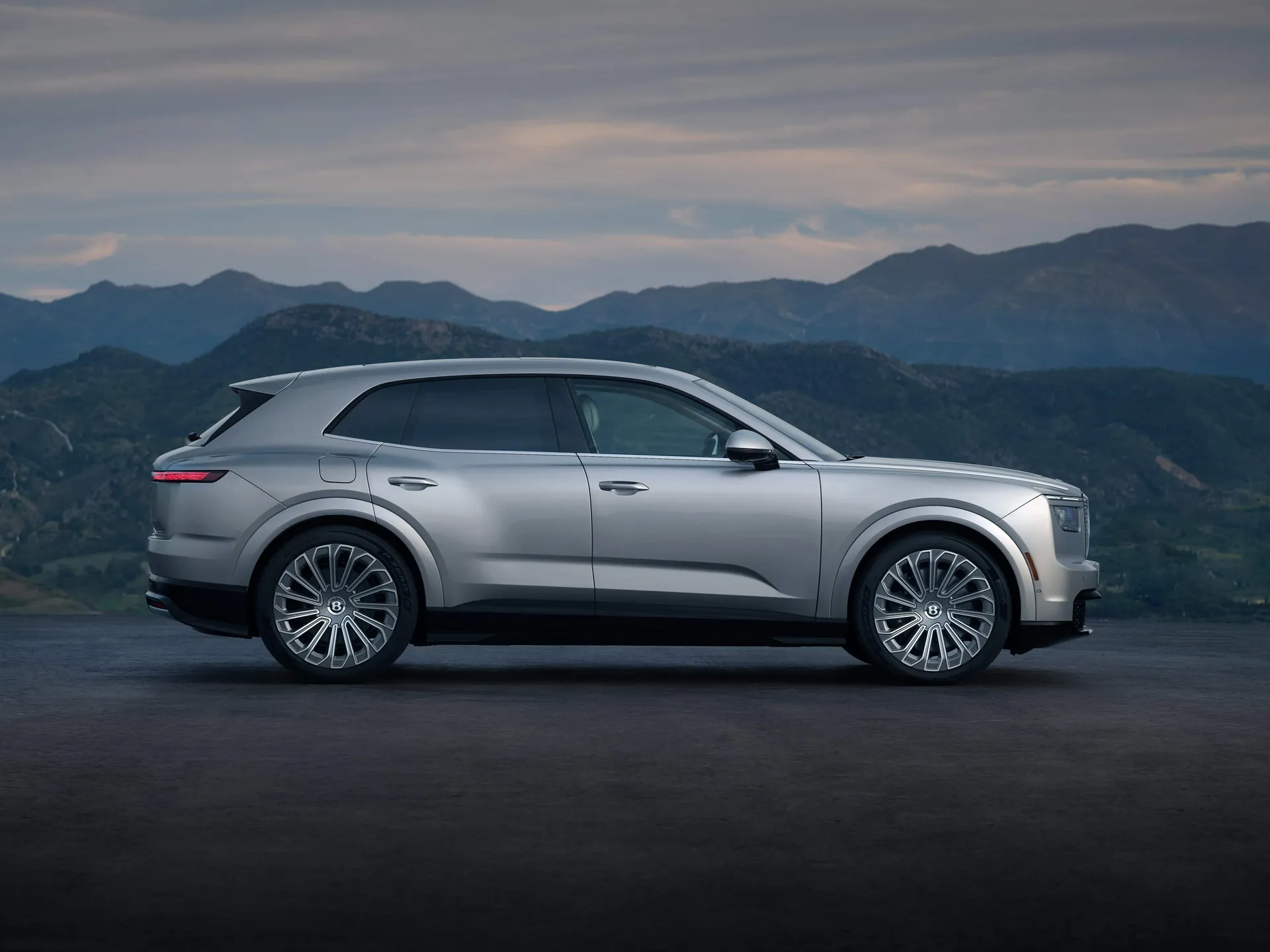 Bentley Torcal (2028) – boční profil