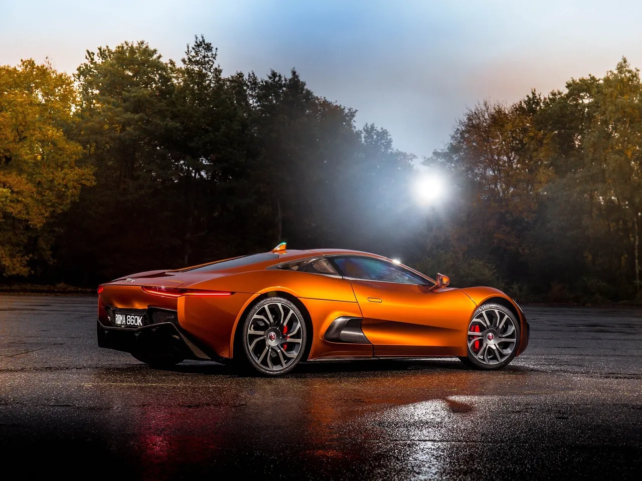 Jaguar C-X75 Bond Concept (2015) – zadní tříčtvrteční pohled