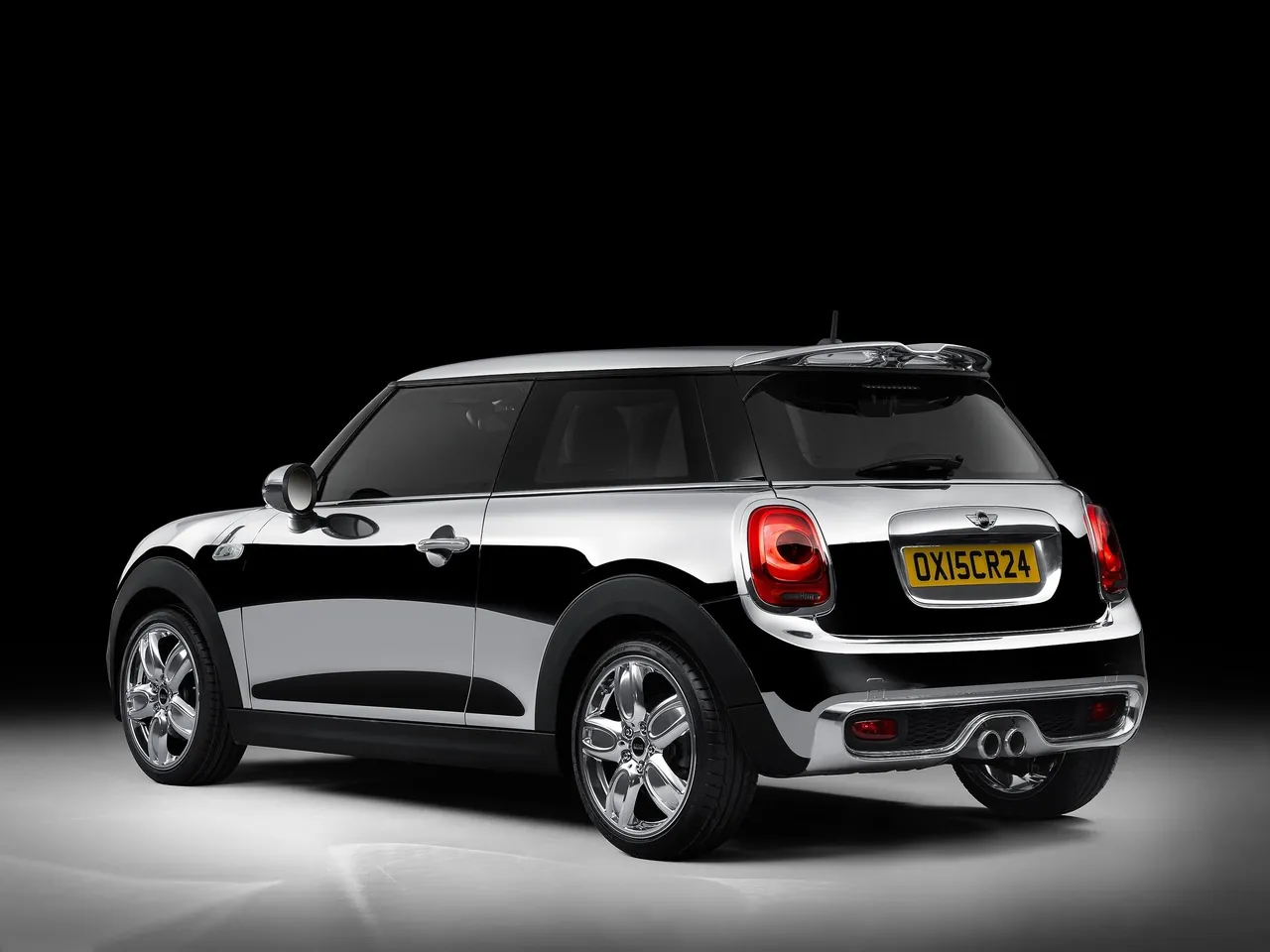 Mini Chrome Line Exterior Deluxe Concept (2015) – zadní tříčtvrteční pohled