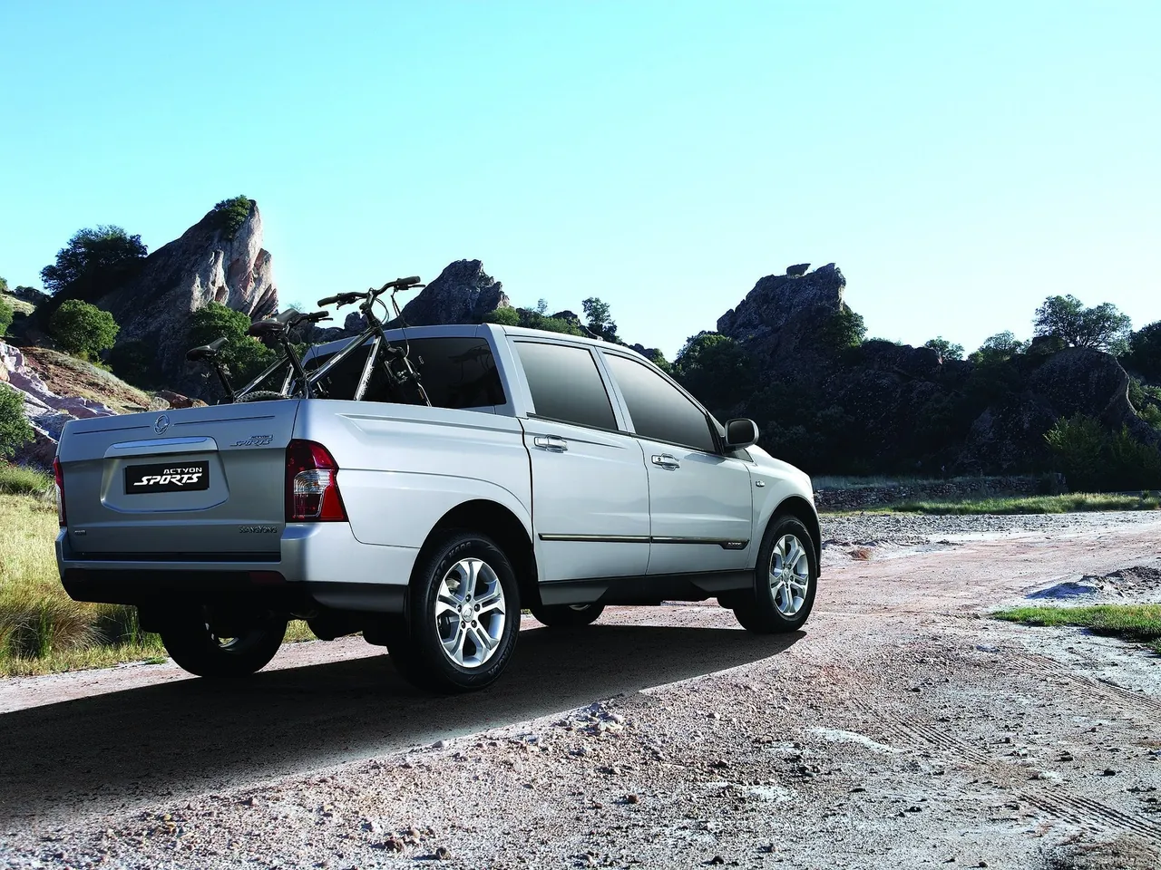 SsangYong Actyon Sports (2013) – zadní tříčtvrteční pohled