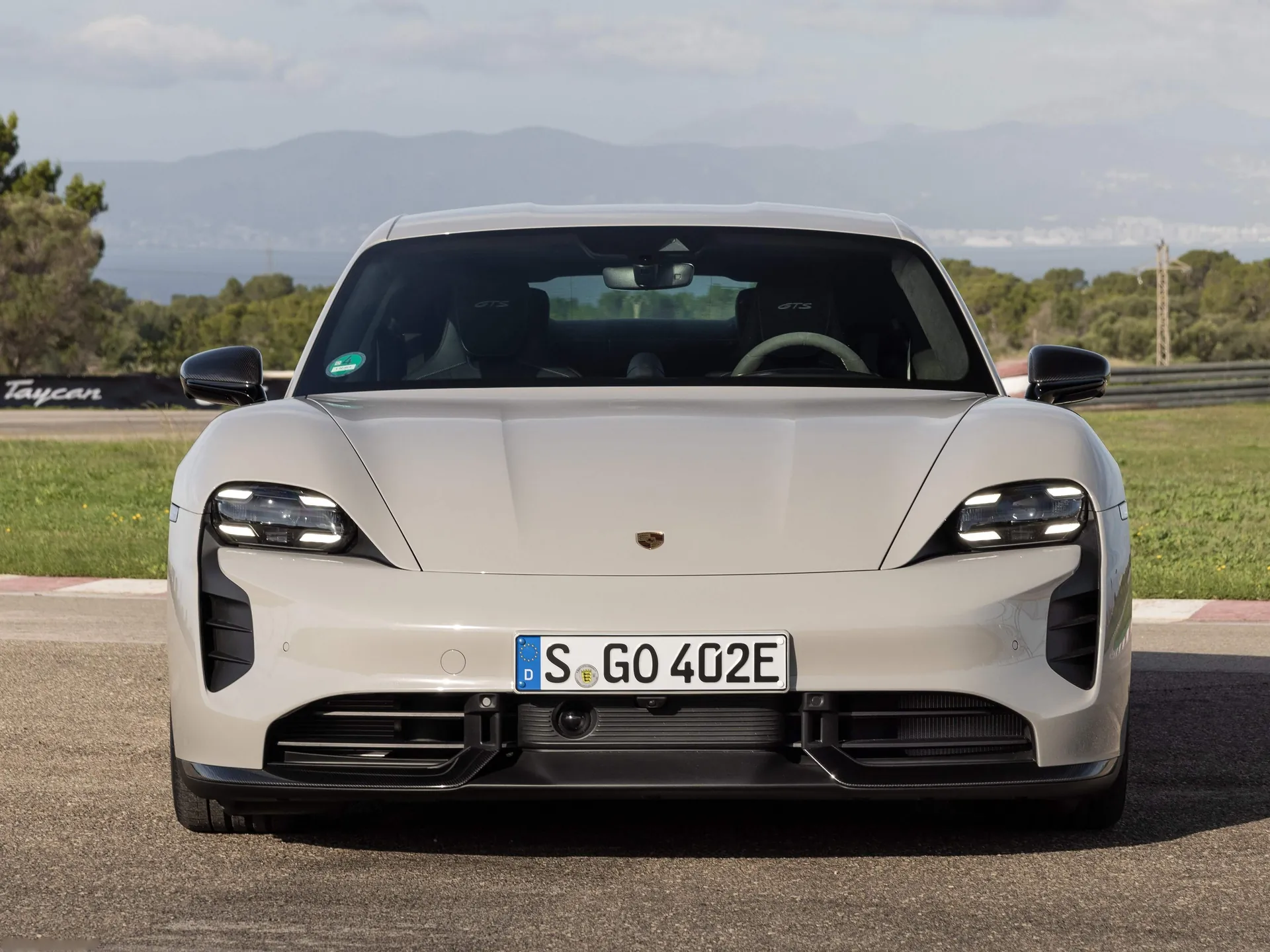 Porsche Taycan GTS (2022) - Front