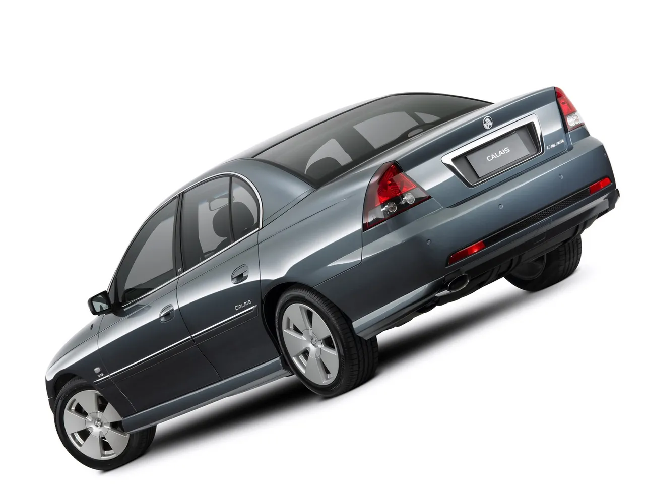 Holden VZ Commodore Calais (2004) – zadní tříčtvrteční pohled