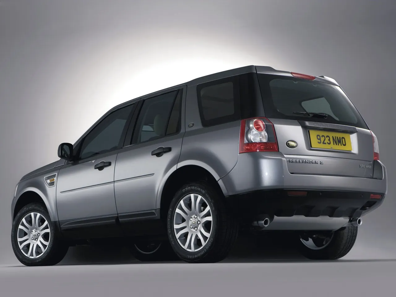 Land Rover Freelander 2 (2007) - Rear Three-Quarter