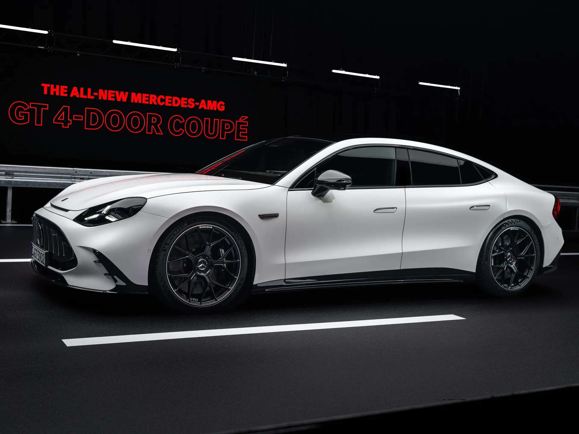 Mercedes-Benz AMG GT 4-Door (2027) – boční silueta
