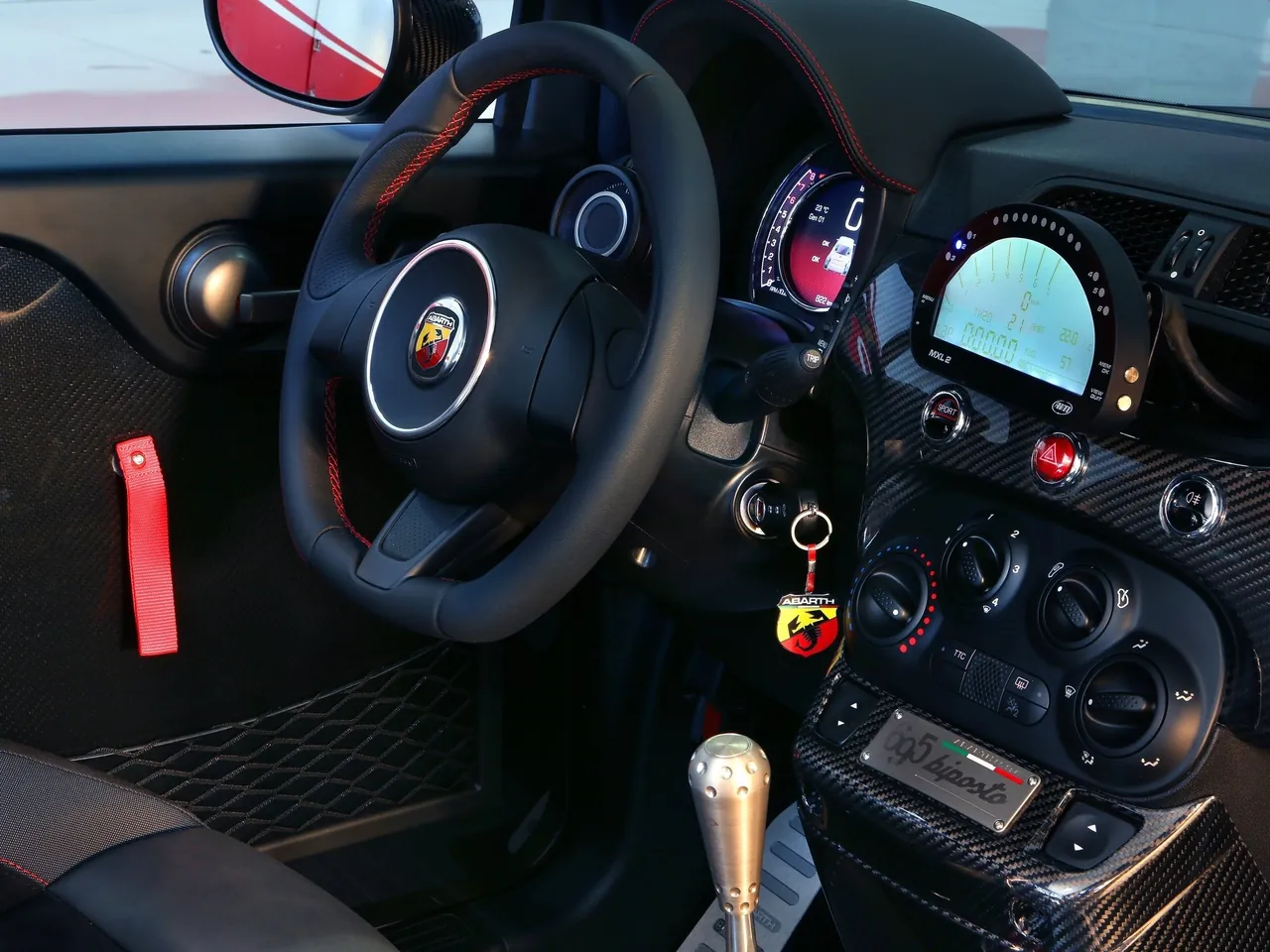 Fiat 695 Abarth Biposto (2015) – interiér