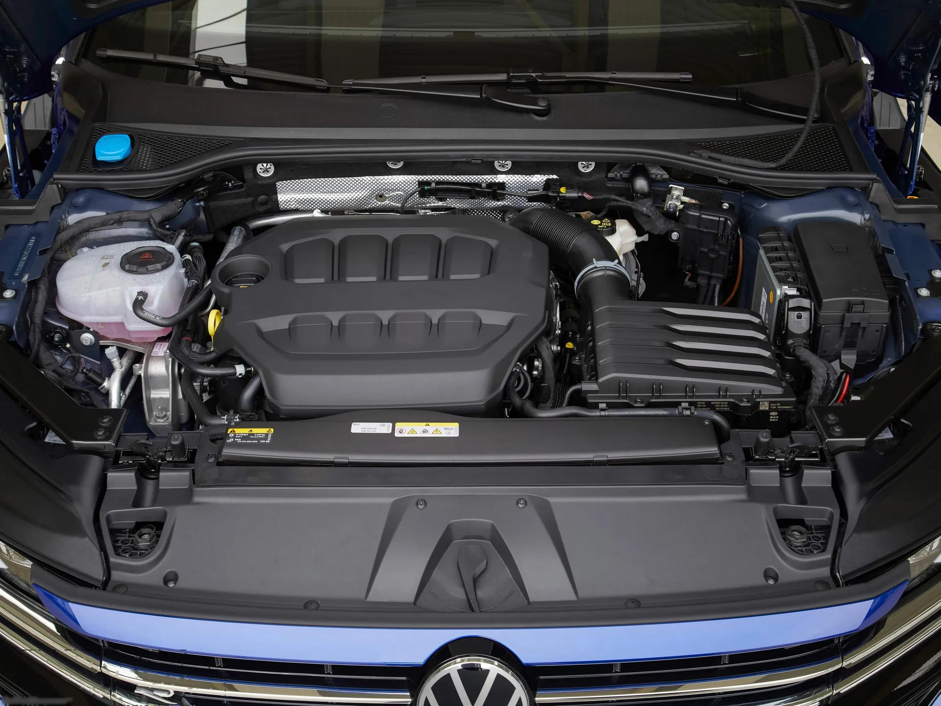 Volkswagen Arteon R (2021) - Engine Bay