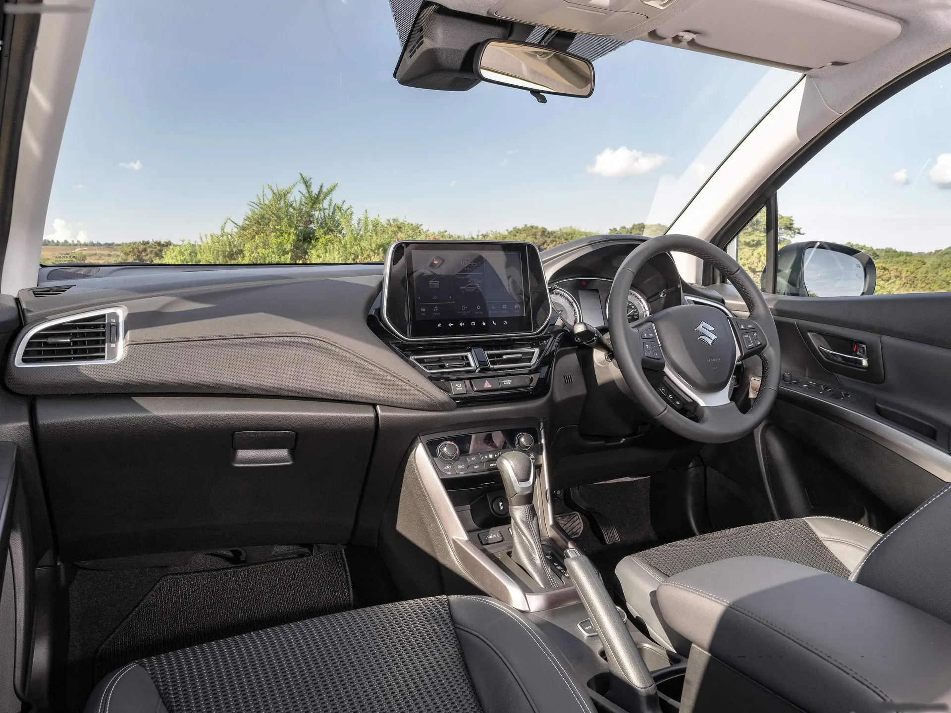 Suzuki S-Cross Full Hybrid [UK] (2022) - Interior
