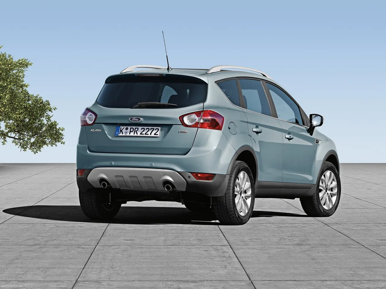 Ford Kuga (2008) – zadní tříčtvrteční pohled