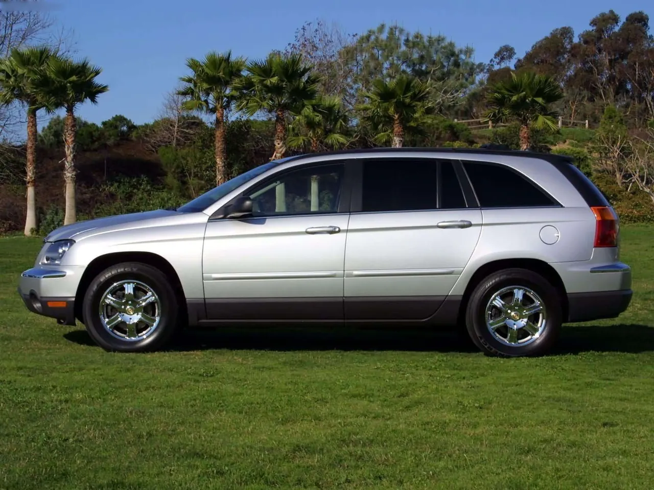 Chrysler Pacifica (2004) – boční profil