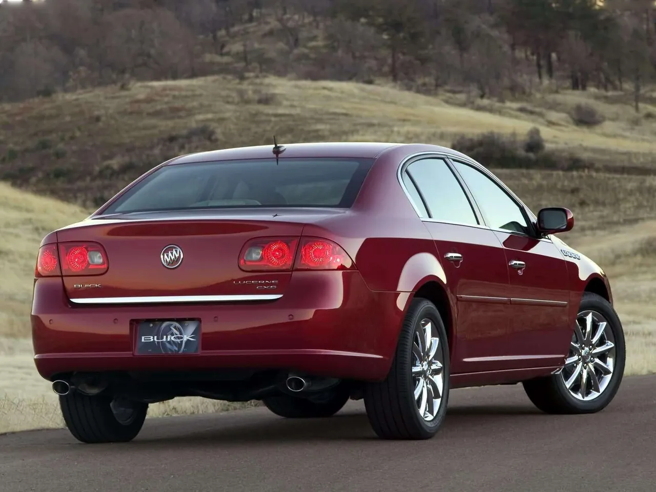 Buick Lucerne CXS (2006) – zadní tříčtvrteční pohled