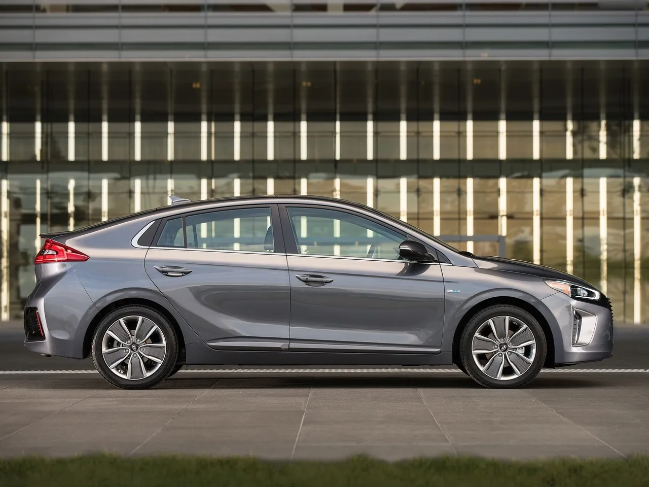 Hyundai Ioniq [US] (2017) – boční profil