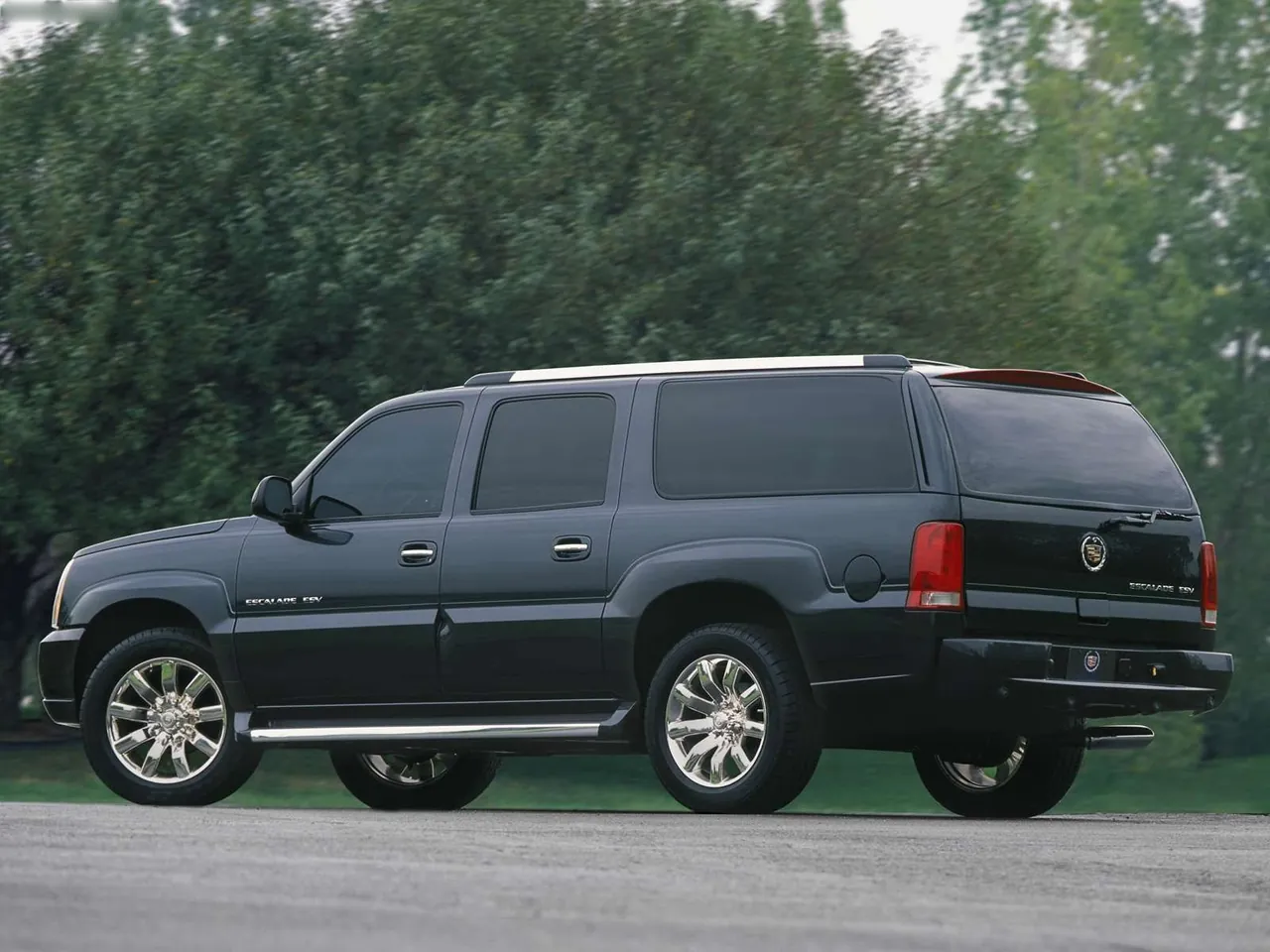 Cadillac Escalade (2002) – zadní tříčtvrteční pohled