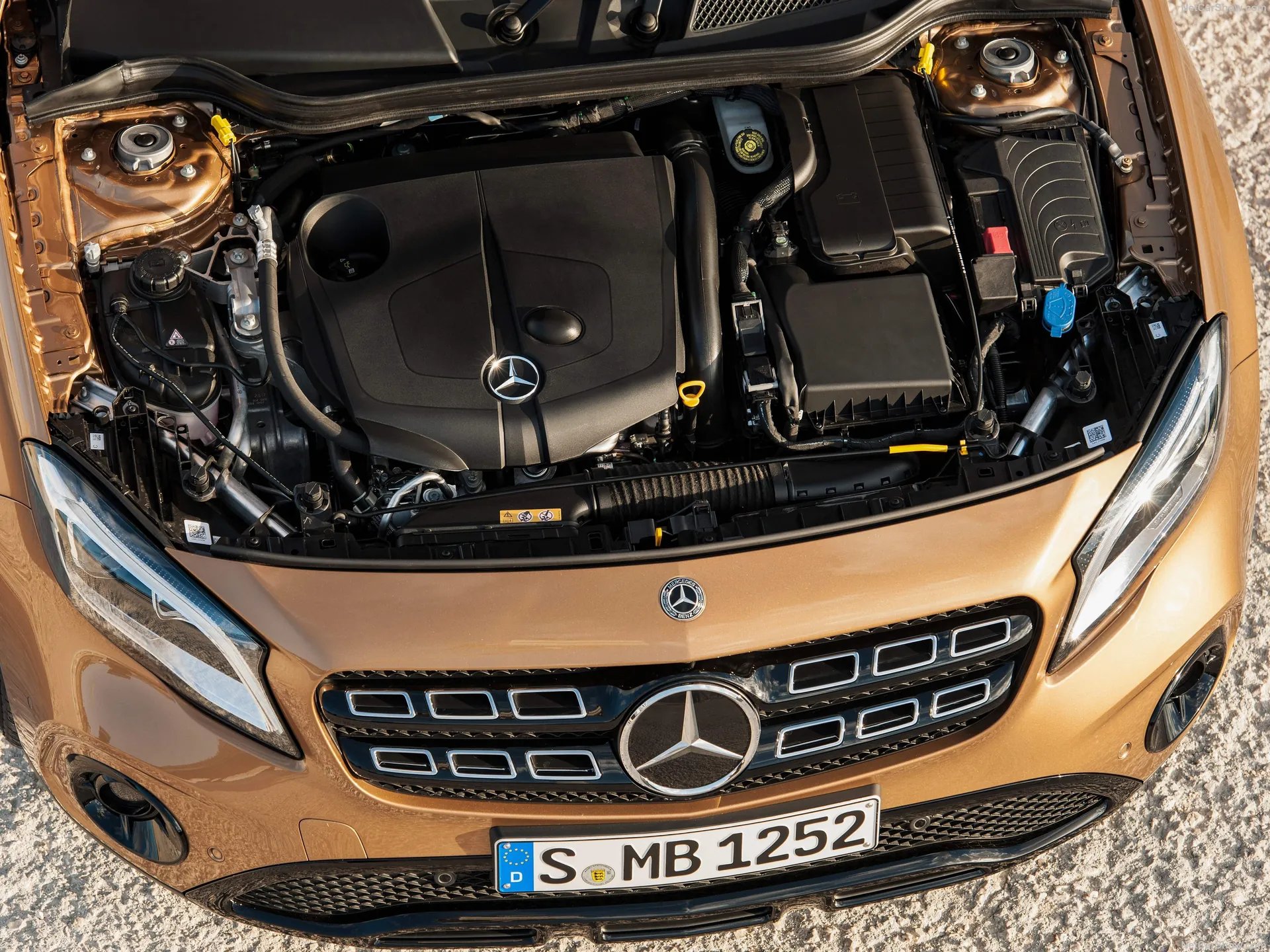 Mercedes-Benz GLA (2018) - Engine Bay