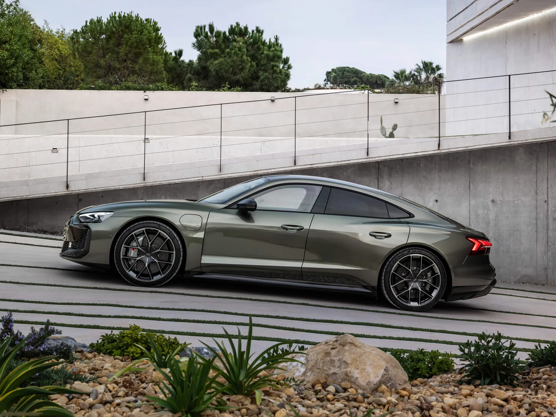 Audi RS e-tron GT performance (2025) – boční profil
