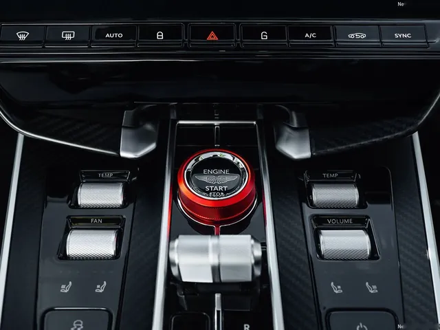 Aston Martin Vanquish Volante Wave Edition (2026)