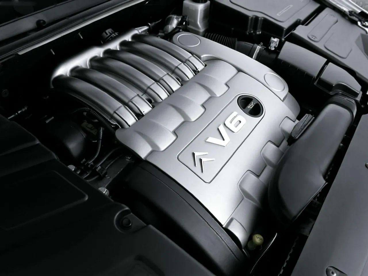 Citroen C5 (2005) – motorový prostor
