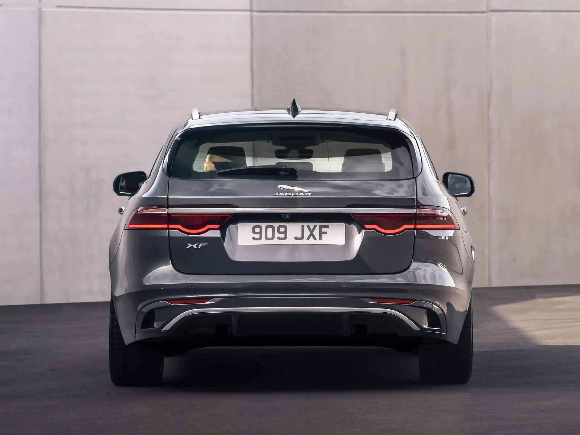 Jaguar XF Sportbrake (2021) - Rear