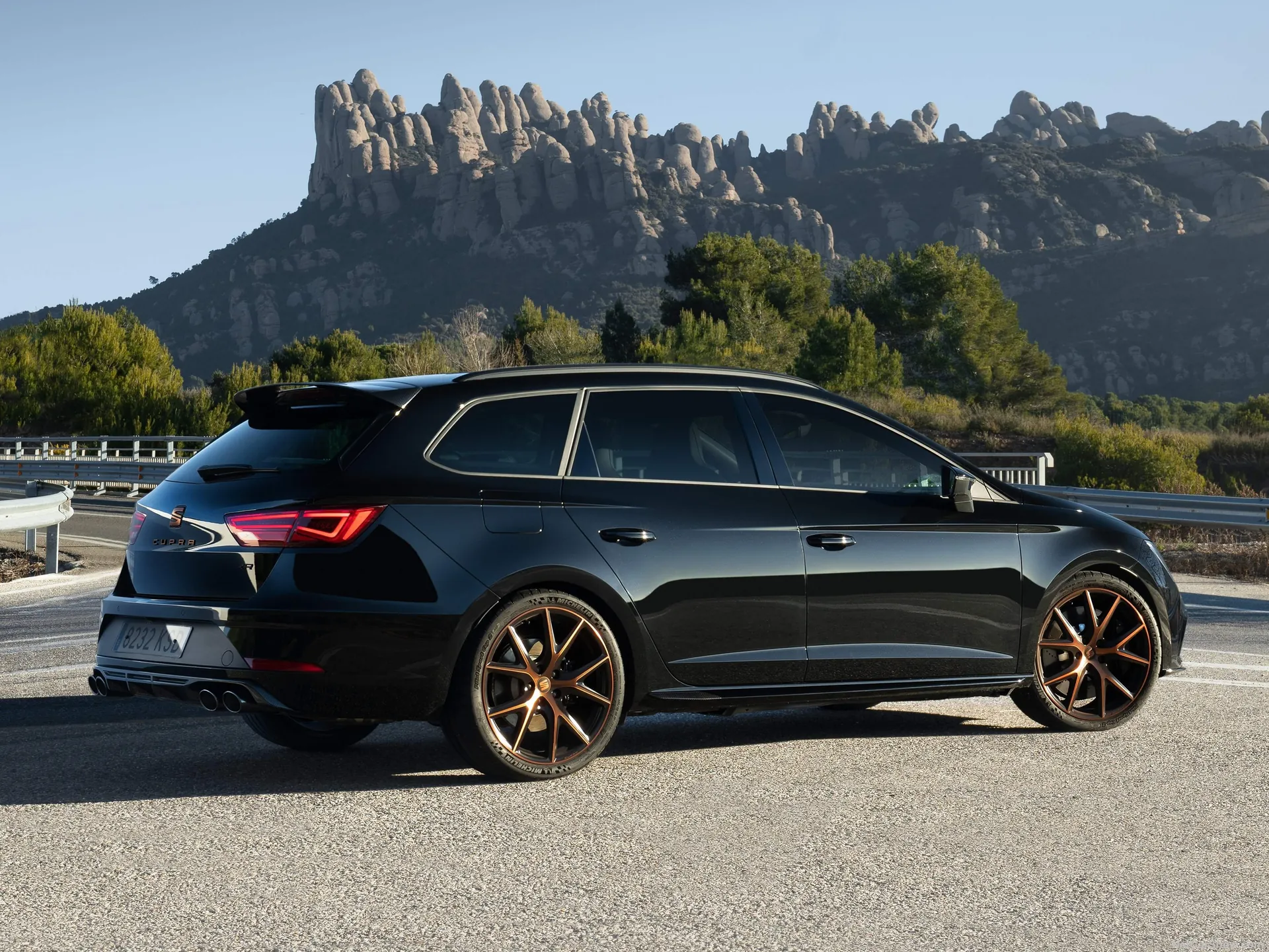 Seat Leon ST Cupra R (2019) – zadní tříčtvrteční pohled