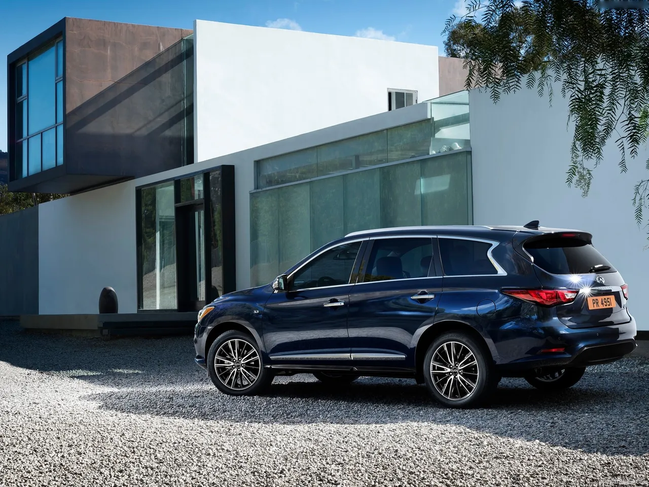 Infiniti QX60 (2016) – zadní tříčtvrteční pohled