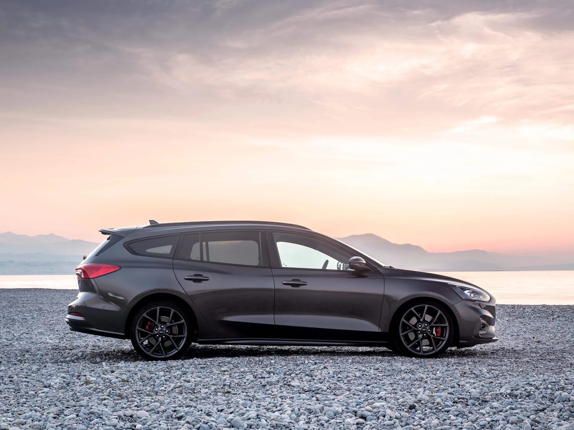 Ford Focus ST Wagon (2020) – boční profil