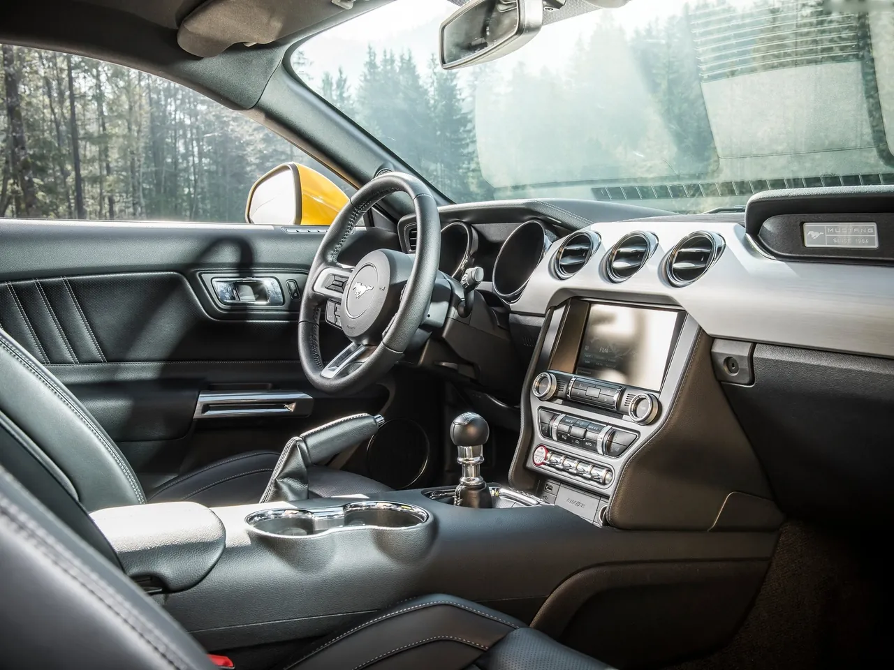 Ford Mustang [EU] (2015) – interiér