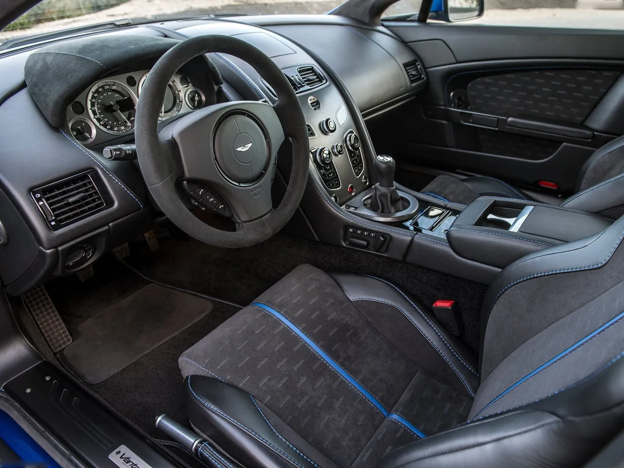 Aston Martin Vantage GTS (2017) - Interior