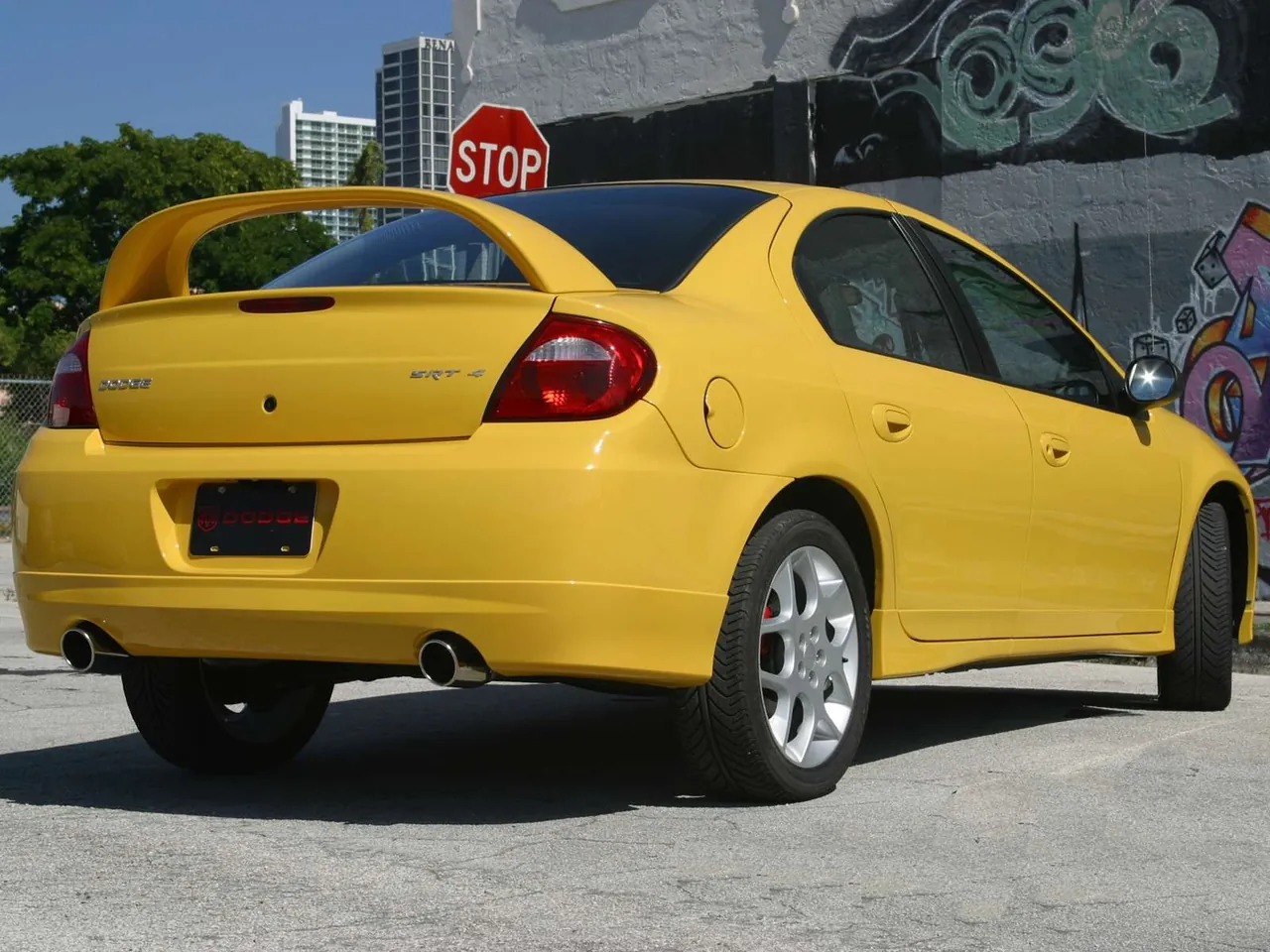 Dodge SRT4 (2003) – zadní tříčtvrteční pohled