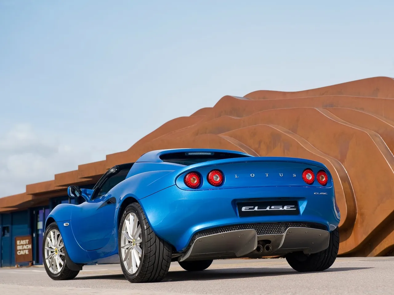 Lotus Elise (2011) – zadní tříčtvrteční pohled
