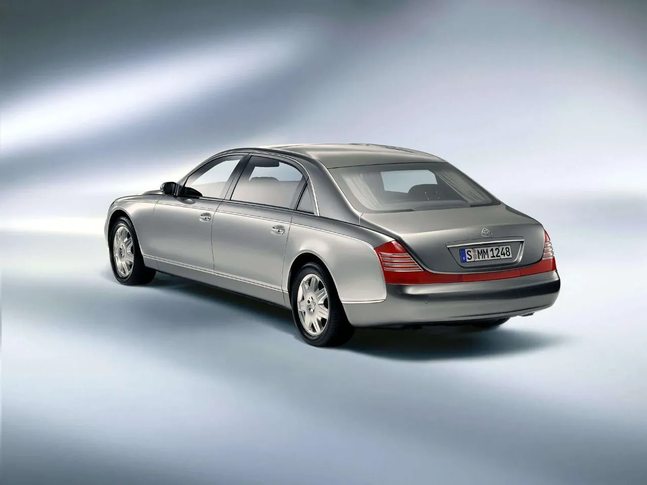 Maybach 62 (2002) – zadní tříčtvrteční pohled