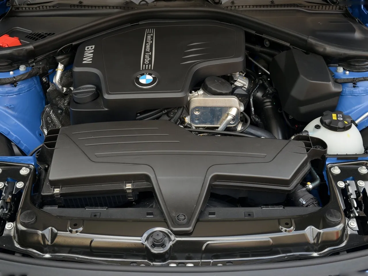 BMW 428i Gran Coupe M Sport (2015) – motorový prostor