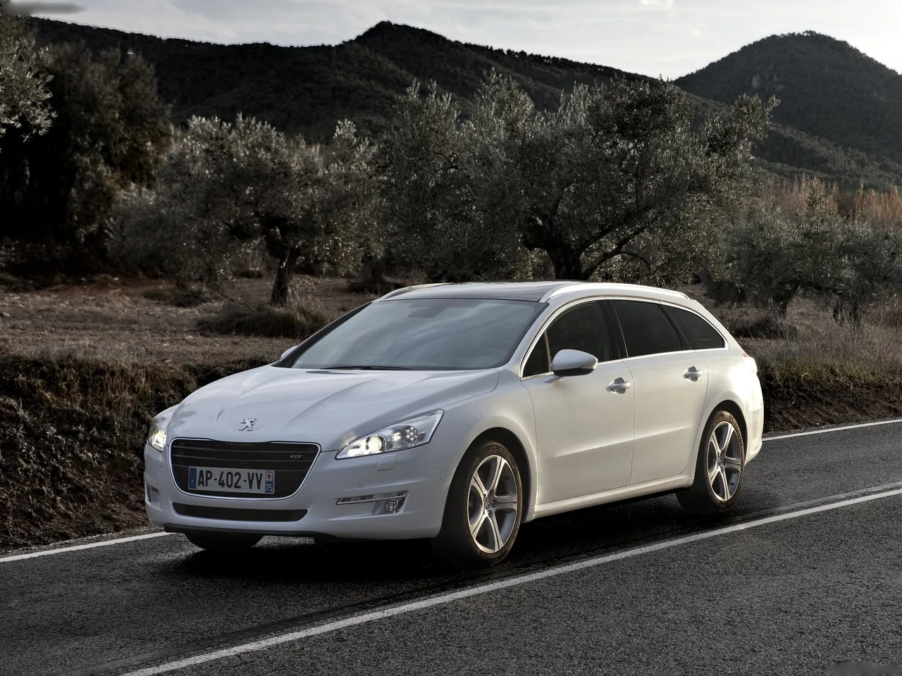 Peugeot 508 SW (2011)
