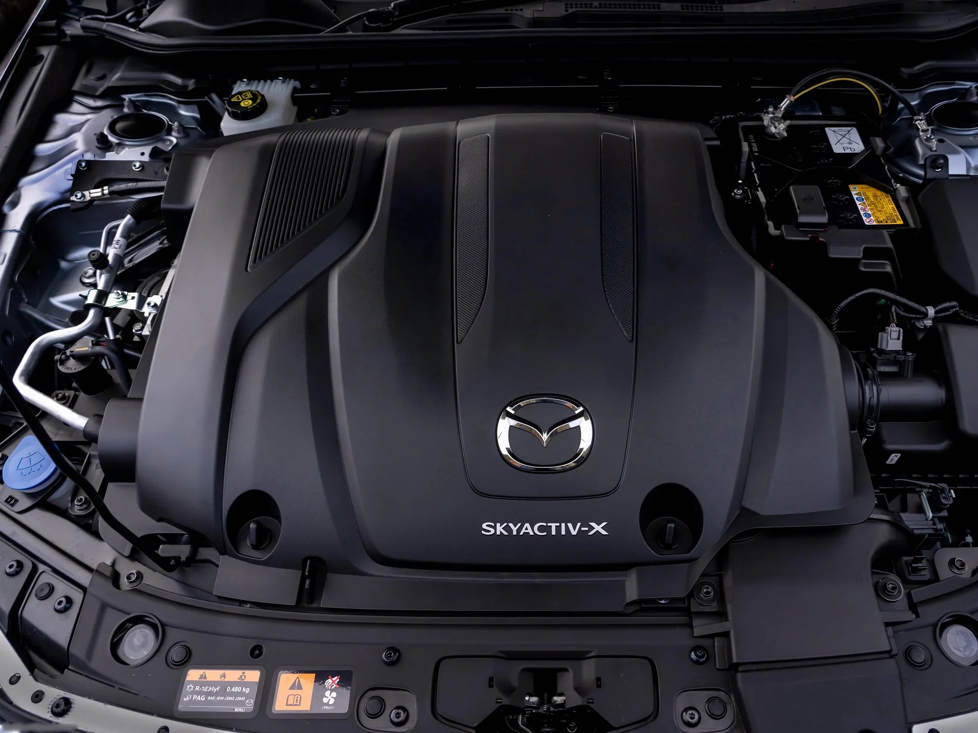 Mazda 3 [UK] (2019) – motorový prostor